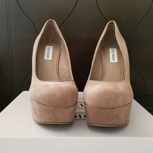 NIB Steve Madden Taupe Platform Wedges